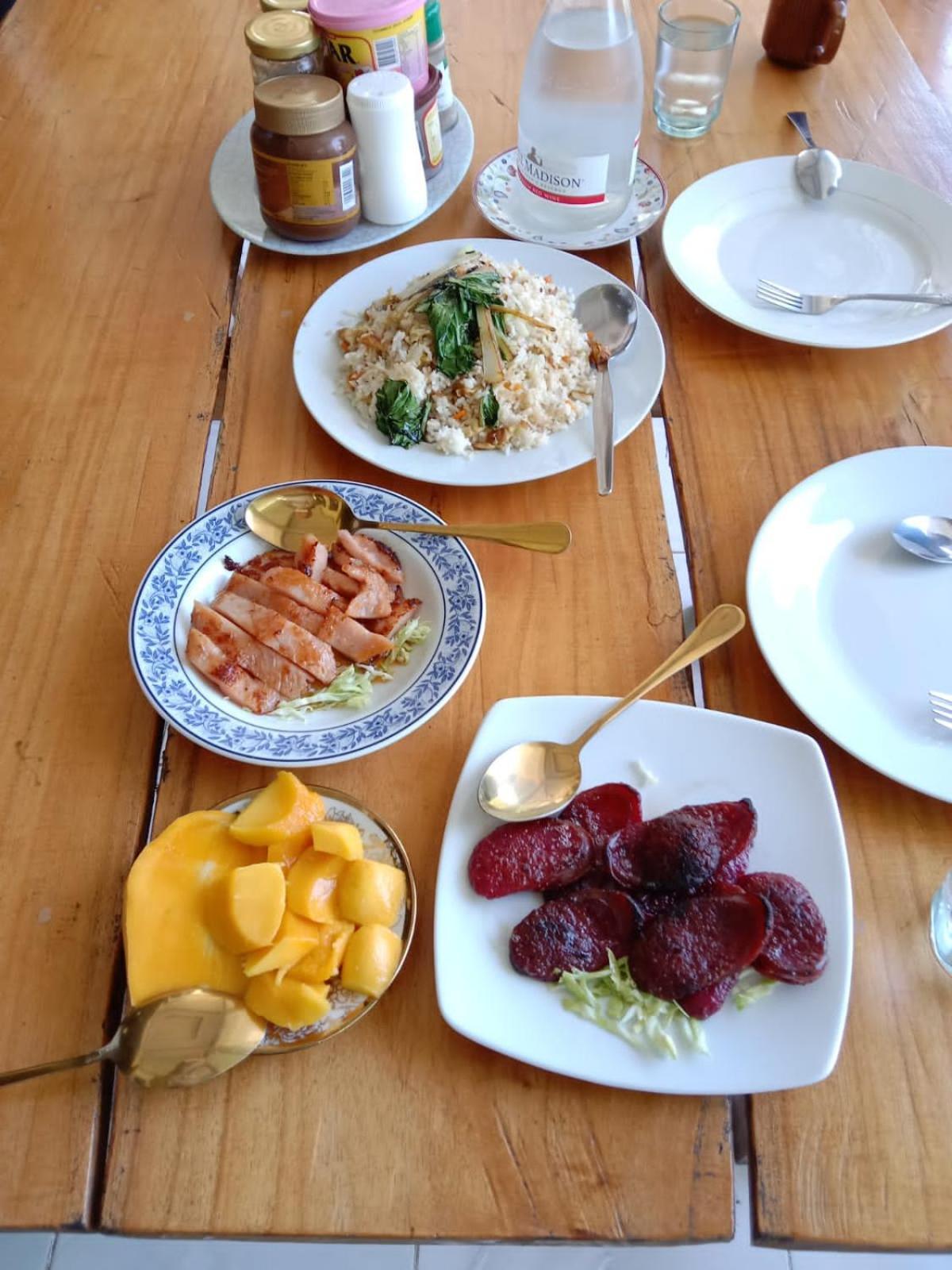 Riverside At Aninuan Accommodation And Food Пуерто Галера Екстериор снимка